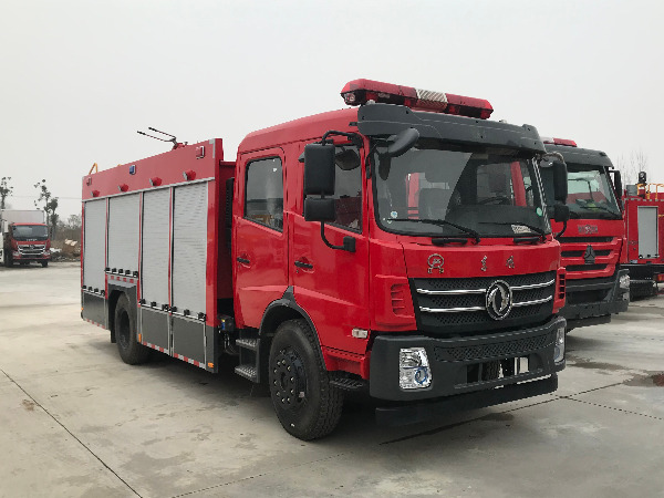 東風(fēng)6噸泡沫消防車(chē)